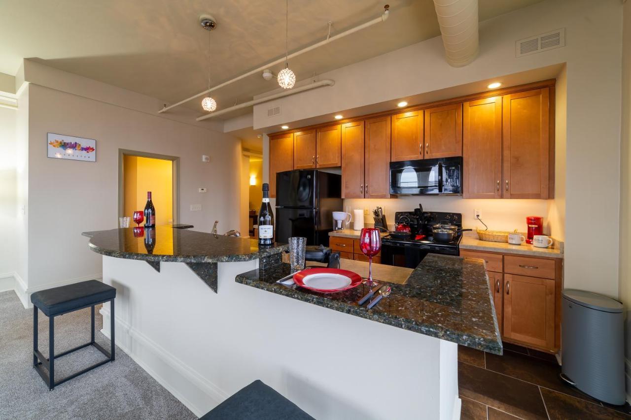 Ferienwohnung King Bed W/ Panoramic Views Of Dt! Rochester Exterior foto
